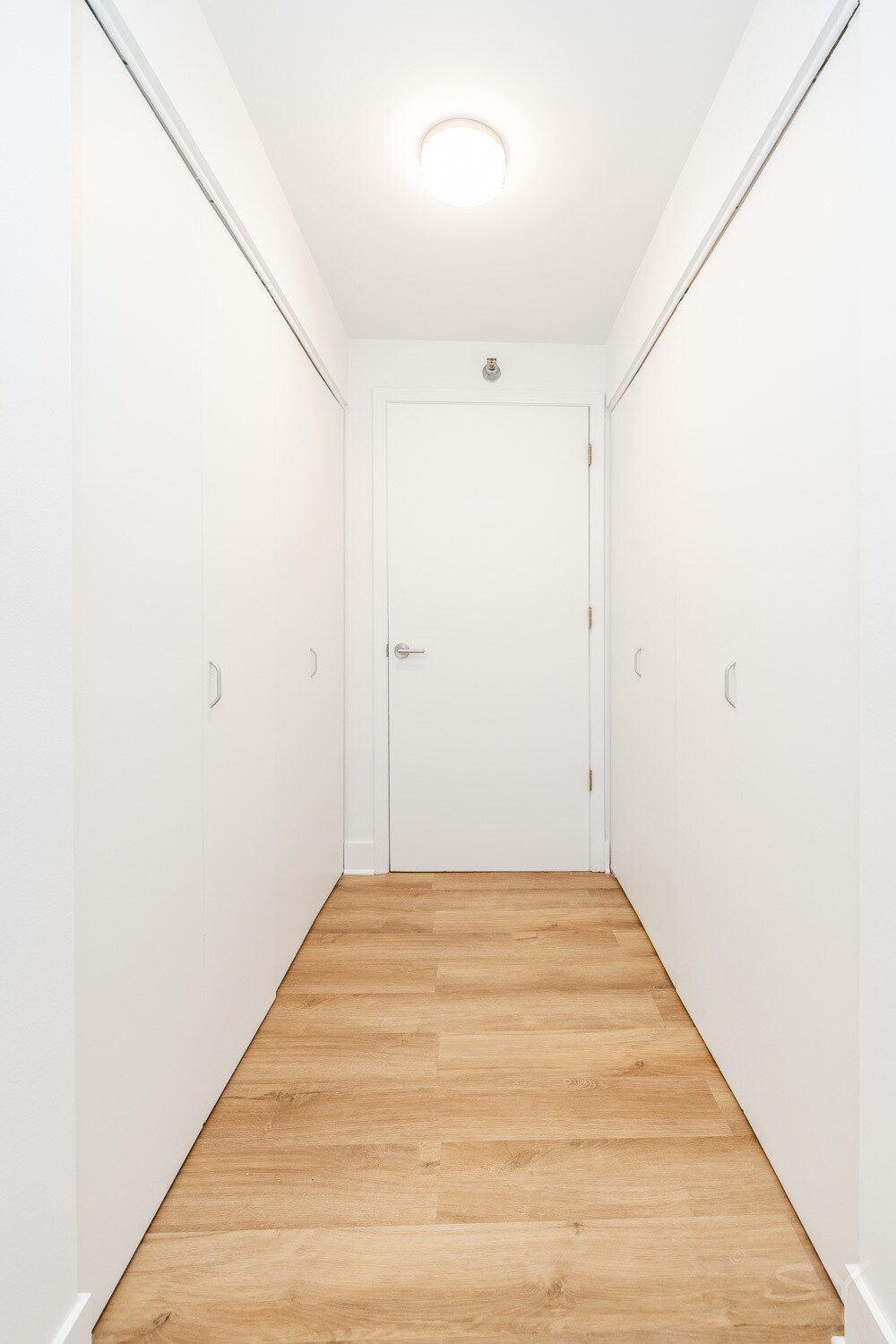 Building Photo - 345 N La Salle Dr