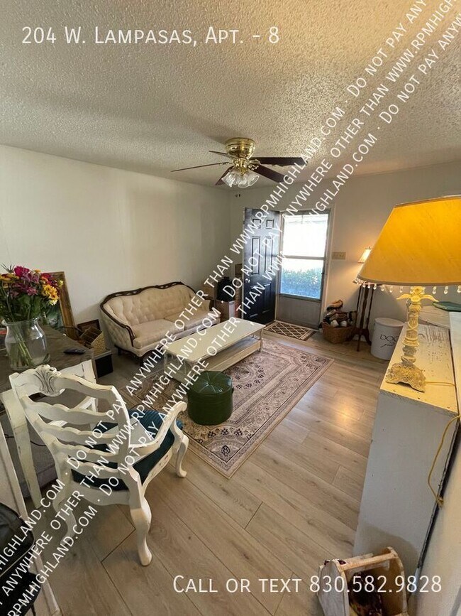 Building Photo - 204 W. Lampasas, Apt.-8