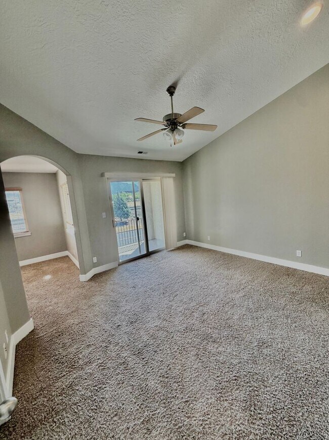 Building Photo - Lehi 3 Bedroom Town Home Pets OK