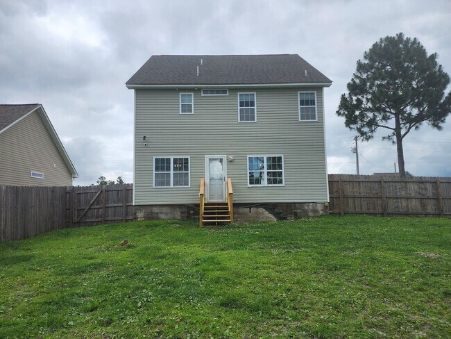 Building Photo - 208 Lockwood Ct