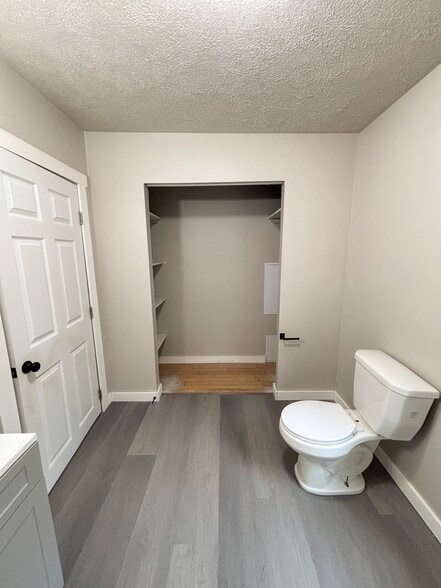 Building Photo - 489 Evergreen Rd