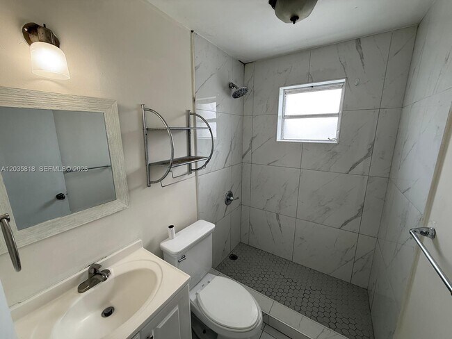 Building Photo - 1285 W 26th Pl