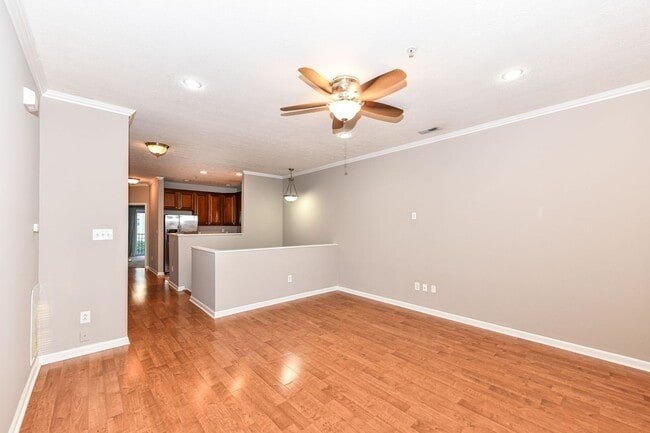 Building Photo - 2 Bed 2 Bath Townhome in Broad Ripple! Nature Trails!