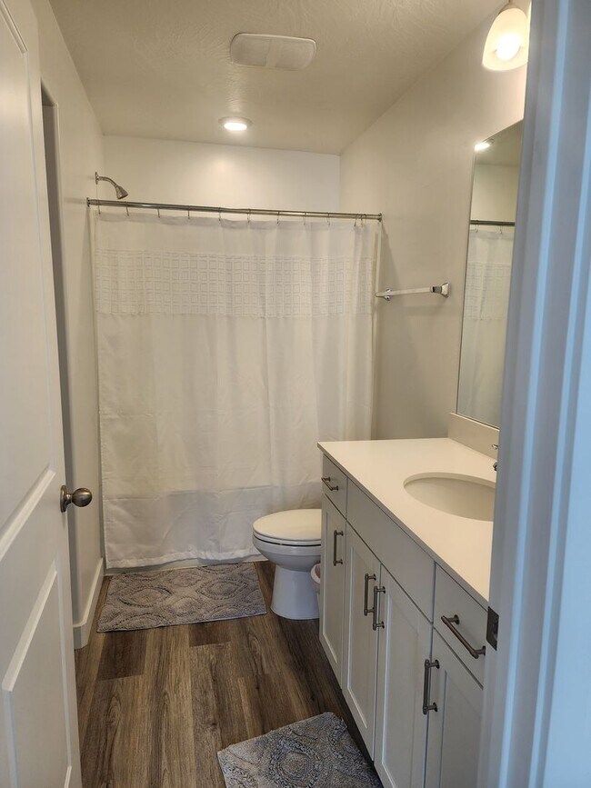 Building Photo - Northfield Townhome for Rent $1880 mo.