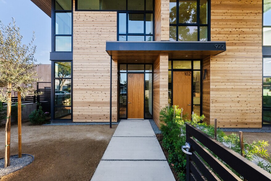 Primary Photo - 922 W Clark Ave