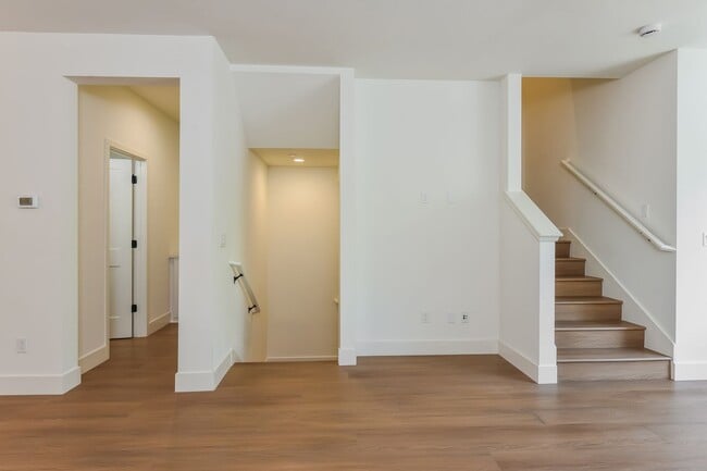 Building Photo - New Luxury Townhome with 2-Car Garage | Minutes to Downtown Redwood City & Tech Campuses