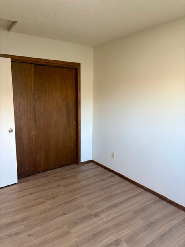 Building Photo - NEWLY UPDATED 2-Bed / 1-Bath Home – Bozeman, MT
