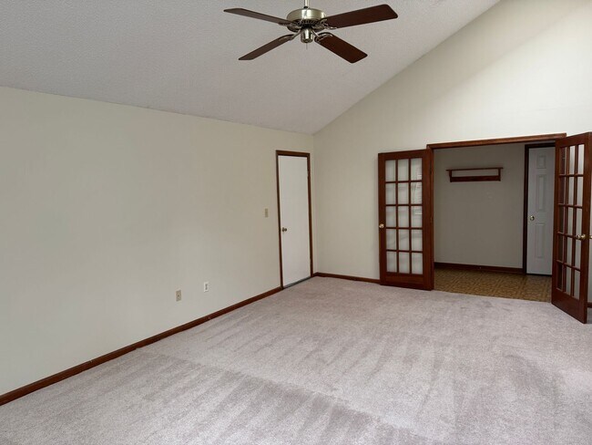 Building Photo - LANDSTOWN MEADOWS
