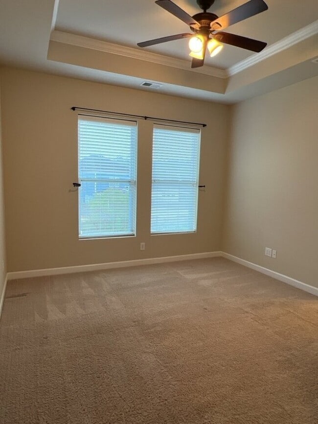 Building Photo - 579 Crossland Dr