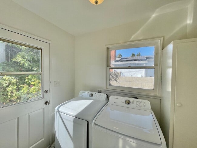 Building Photo - Charming West LA Home!
