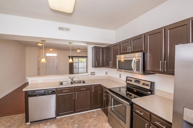 Building Photo - Beautiful Condo in Virginia Beach