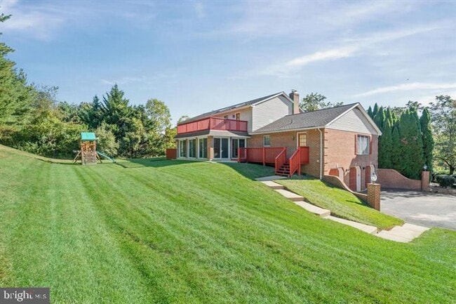 Building Photo - 253 Peoples Way