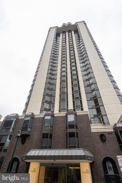 Building Photo - 2020 Walnut St