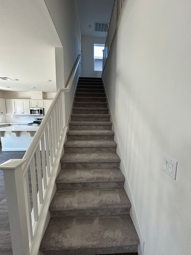 Building Photo - PET FRIENDLY