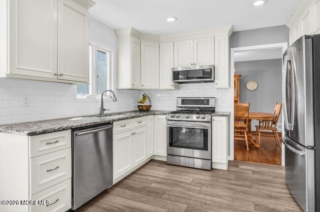 Building Photo - 11 Benet Dr