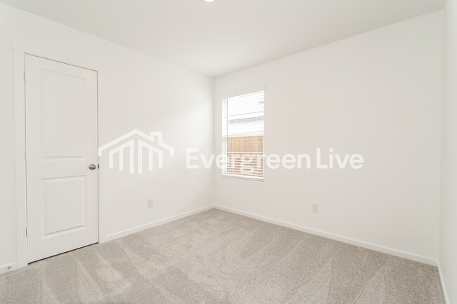 Building Photo - 240 Sycamore Pl