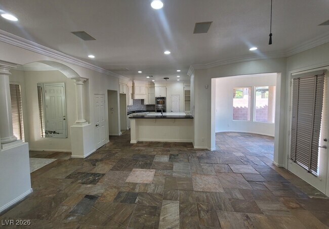 Building Photo - 9338 Wilderness Glen Ave