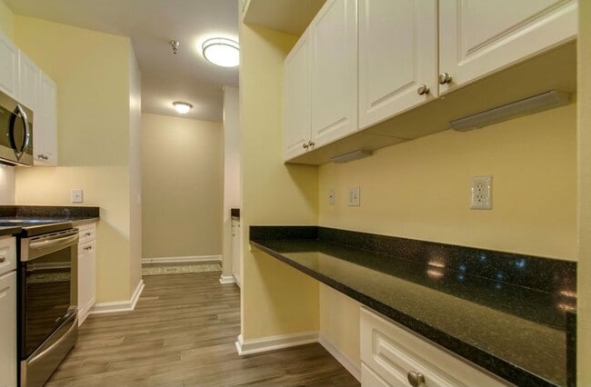 Building Photo - 2025 Woodmont Blvd