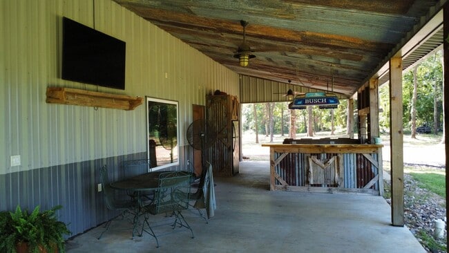 Building Photo - 1049 County Rd