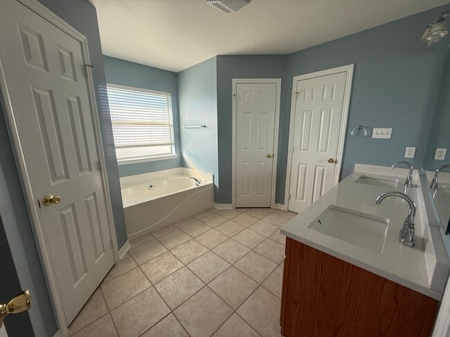 Building Photo - 41265 Schafer Dr