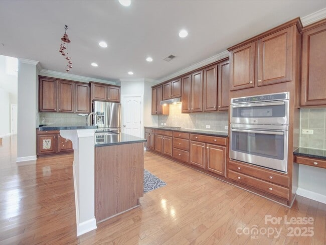 Building Photo - 15340 Prescott Hill Ave