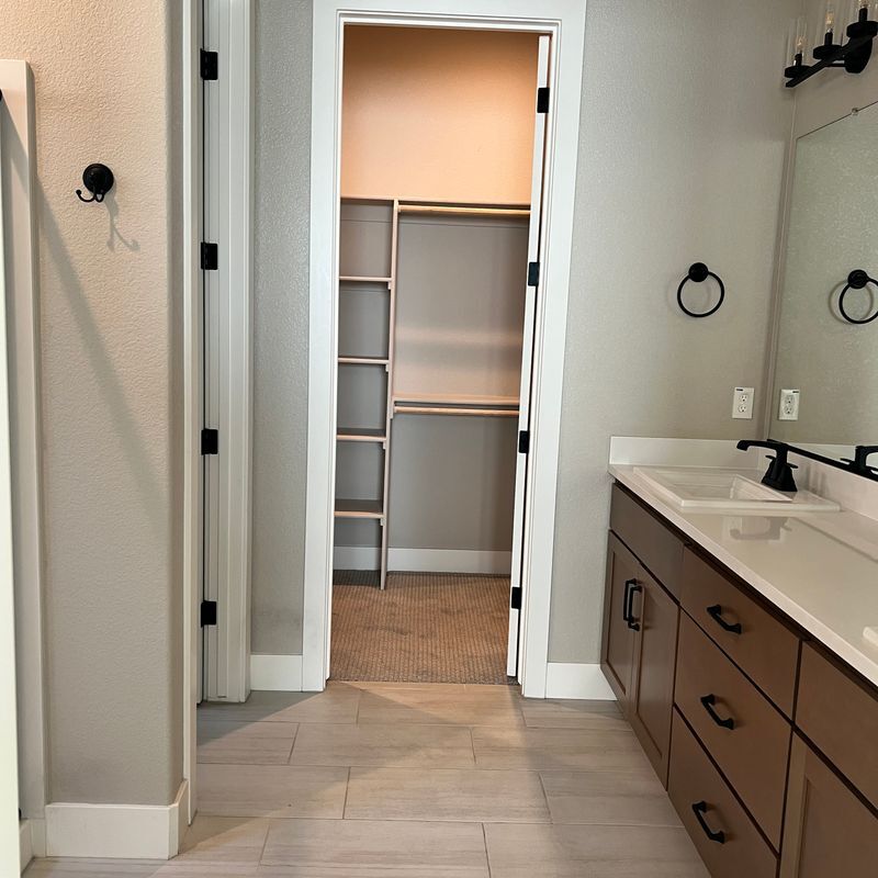 Building Photo - 2557 Orinoco Pl