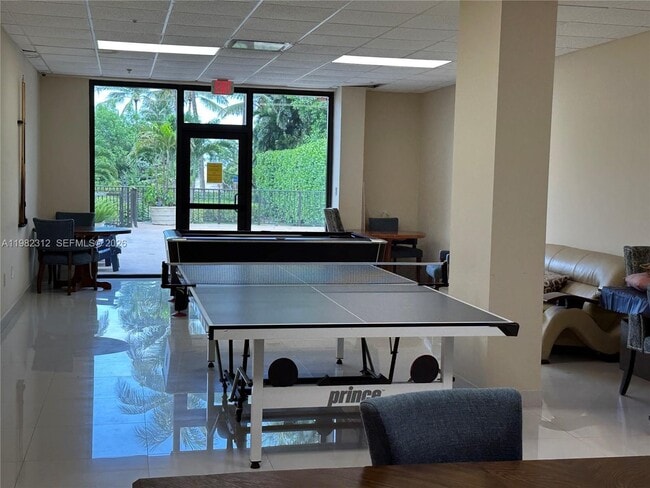 Building Photo - 1621 Collins Ave