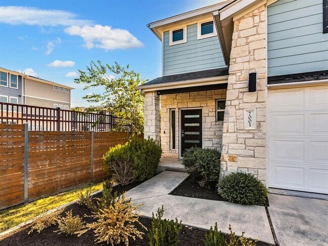 Building Photo - Inviting 4/BR 2.5/BA Home in Austin