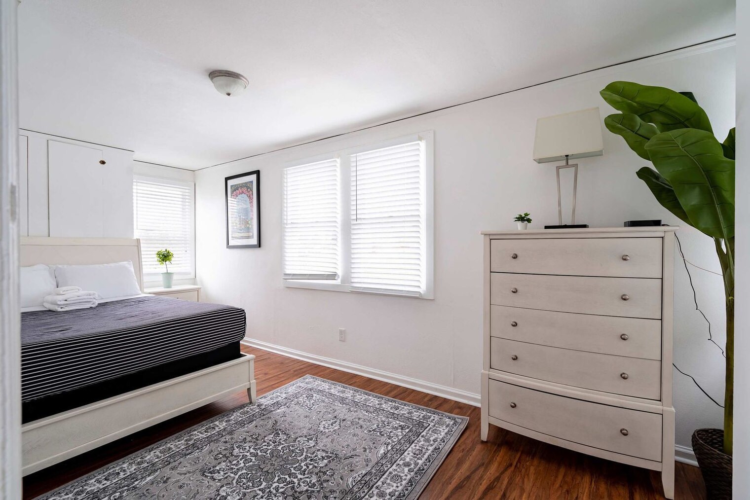 Building Photo - 825 SE 49th Ave