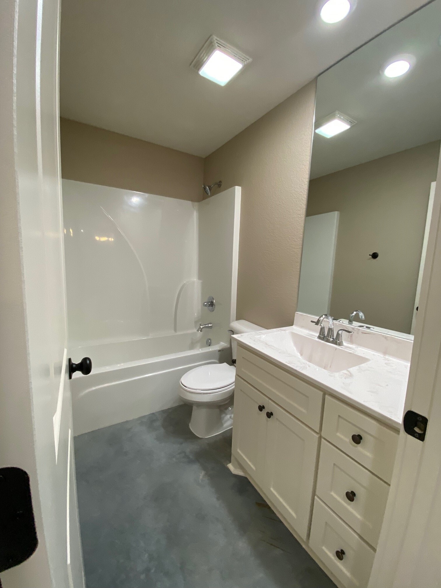 Building Photo - 17 Hidden Oak Dr