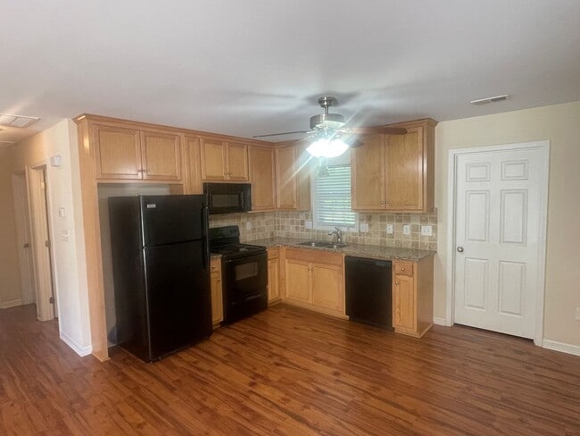 Building Photo - September 2nd - This 2 Bedroom 1 Bath Dupl...