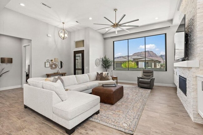 Building Photo - Beautiful 4 Bedroom Home!