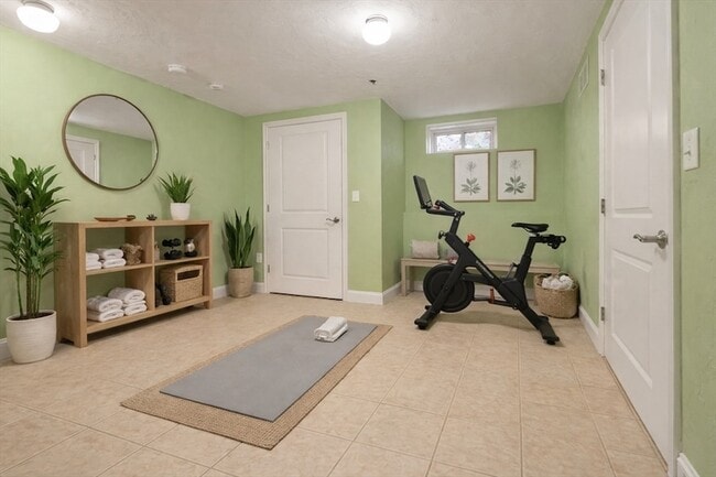 Building Photo - 22 School St