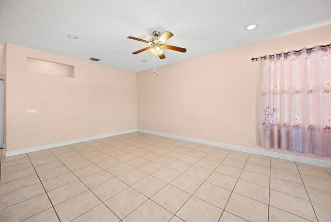 Building Photo - 18051 Rhumba Way