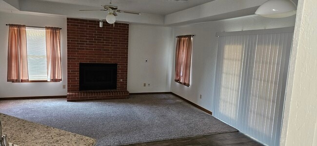 Building Photo - 1320 Greenfield Dr