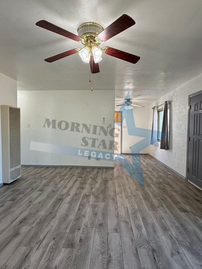 Building Photo - Sweet 2 Bedroom Home - Available Now!