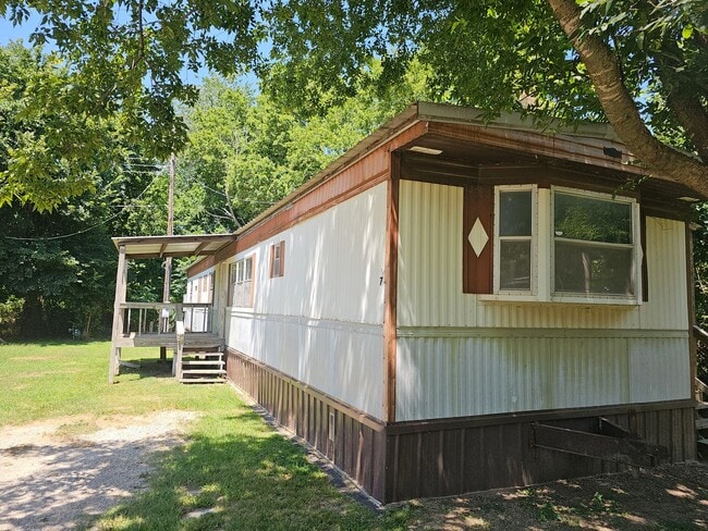 Primary Photo - 2 bed 1.5 Bath Mobile Home in Quiet Commun...