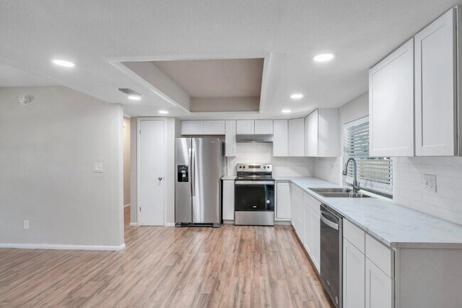 Building Photo - Modern, Move-In-Ready 3/2 Home with Spacious Yard & Garage |