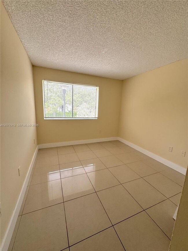 Building Photo - 3287 Coral Lake Dr