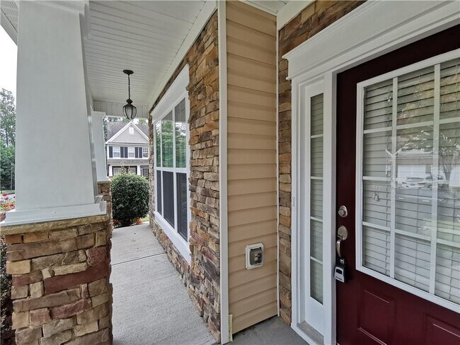 Building Photo - 2430 Woodford Ln NE