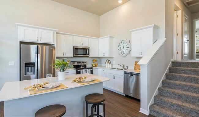 Building Photo - 879 NE Traverse Dr