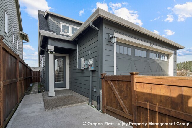 Building Photo - 3662 SE 67th Ave