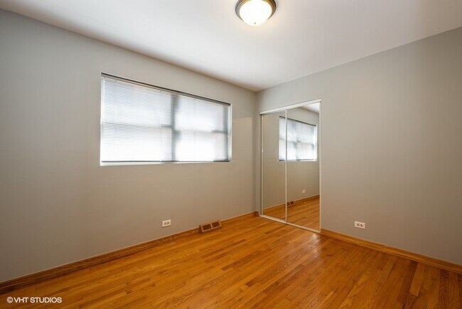 Building Photo - 1835 W Berteau Ave