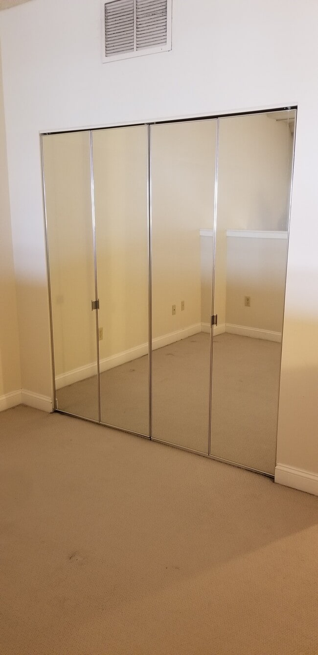 Building Photo - 2429 Locust St