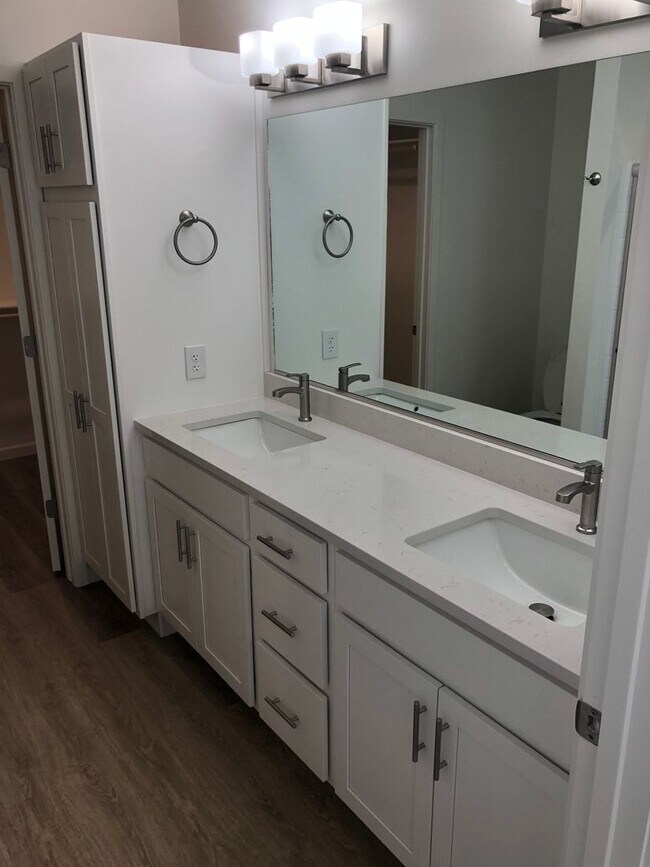 Building Photo - 2389 S Clovis Place-