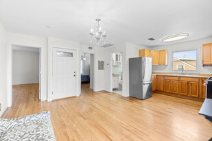 Building Photo - 360 Gorge Rd