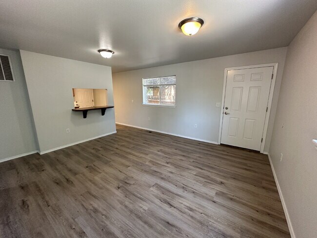 Building Photo - "Charming 2-Bed Oasis in Boise - Cozy 824 ...