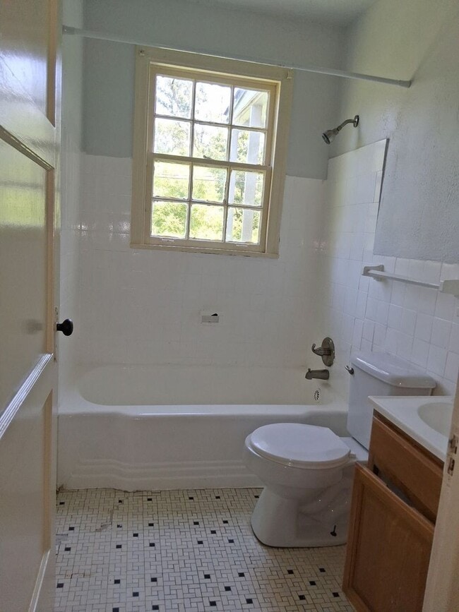 Building Photo - 4834 Maplewood Dr