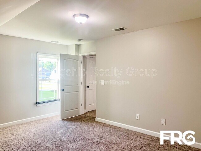 Building Photo - 230 Planters Ridge Dr