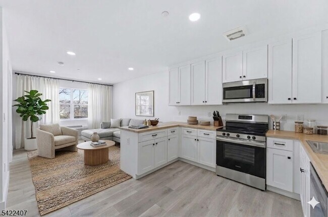 Building Photo - 95 Shepherds Ln